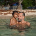 doctorbeach-over-the-words-i-bambini-moken-vedono-come-i-delfini-roberto-de-iure- bambino